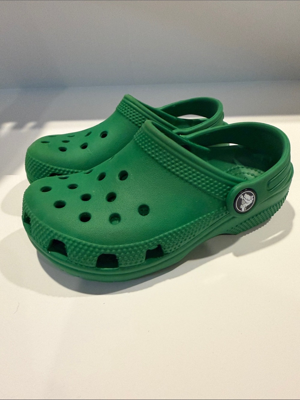 Kids 11 Classic CROCS Green Slip-On Sandals clogs with Heel Strap girls boys EUC